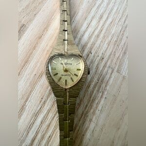 Vintage dainty helbros ladies gold tone heart watch NEW BATTERY